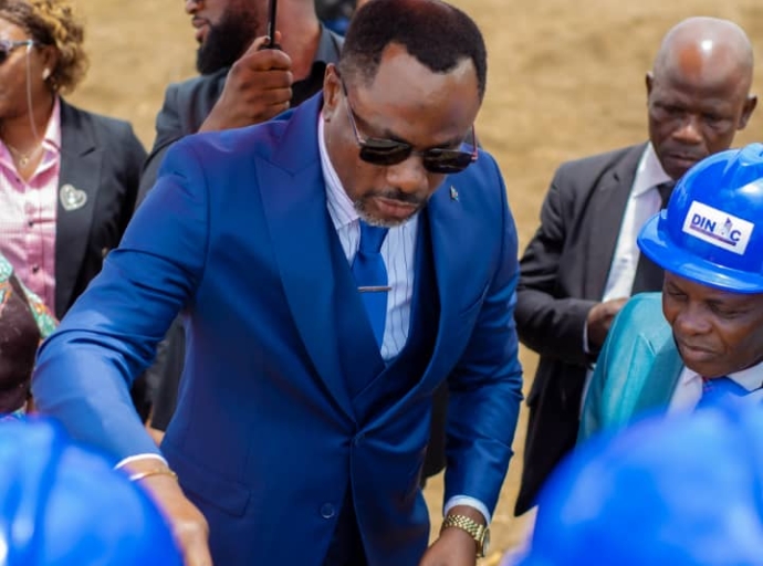 Construction de 150 écoles à Maluku : EPST: Tony Mwaba pose la première pierre et donne le go aux travaux